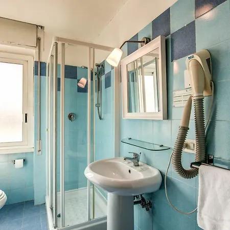 Tuscolano 6 Bedroom 6 Bathroom Apartman